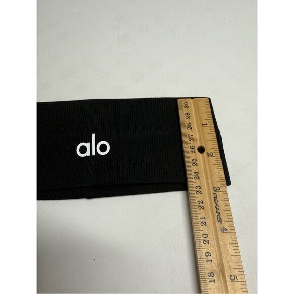 NWT Alo Yoga Performance Conquer Ribbed Headband Black/ White Logo One Sz Adult - Picture 2 of 5